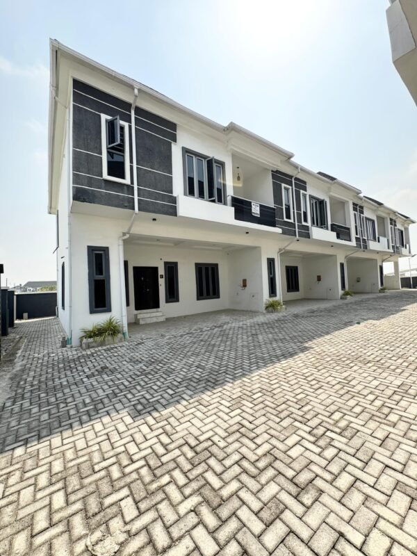 4 Bedroom terrace duplex - Image 3