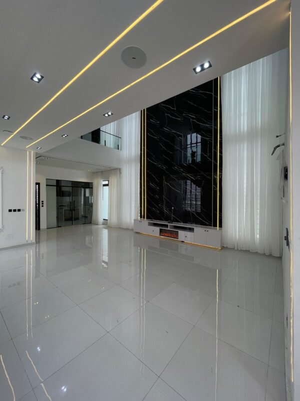 5 Bedroom contemporary duplex - Image 2