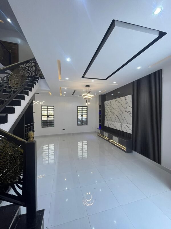 5 Bedroom luxury detached duplex - Image 5