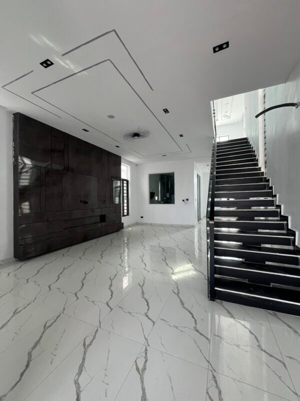 Luxury 5 bedroom duplex in Ajah, Lagos - Image 3