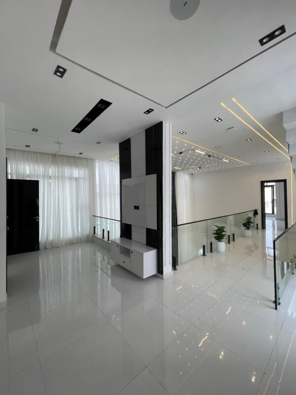 5 Bedroom contemporary duplex - Image 6