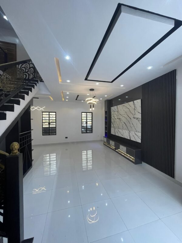 5 Bedroom luxury detached duplex - Image 7