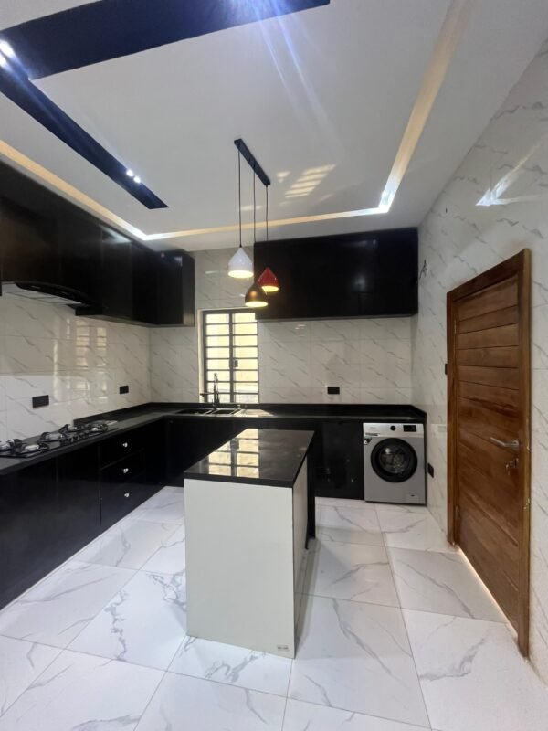 5 Bedroom luxury detached duplex - Image 9