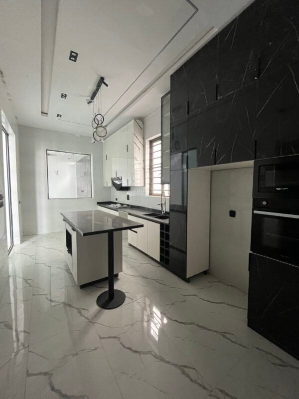 Luxury 5 bedroom duplex in Ajah, Lagos - Image 7