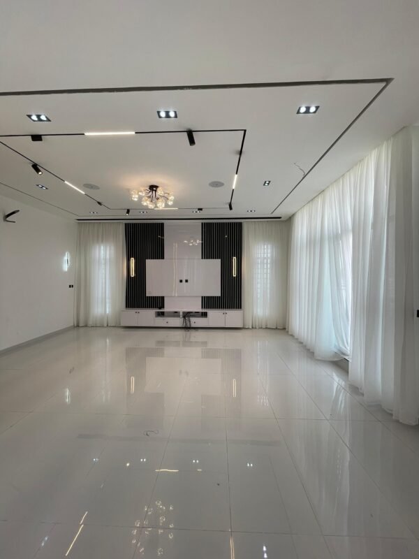 5 Bedroom contemporary duplex - Image 11