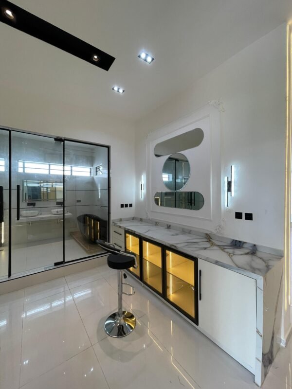 5 Bedroom contemporary duplex - Image 13