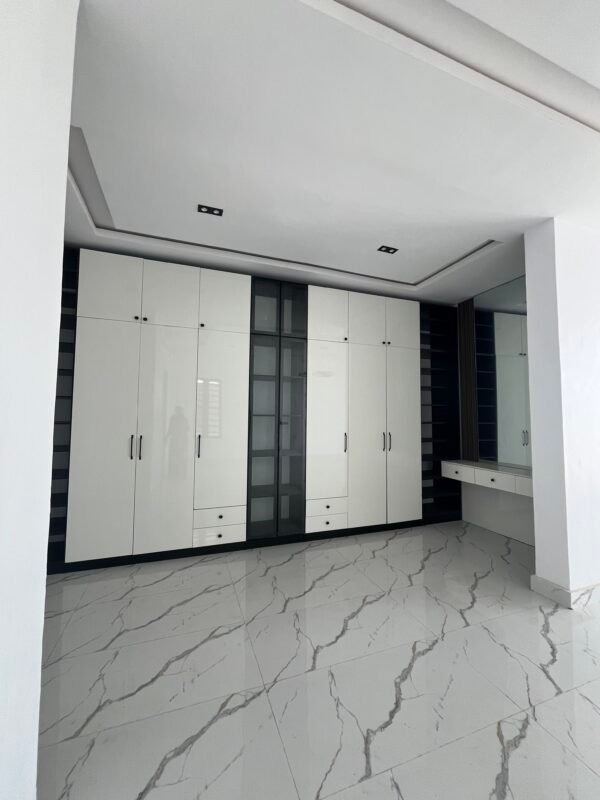 Luxury 5 bedroom duplex in Ajah, Lagos - Image 15